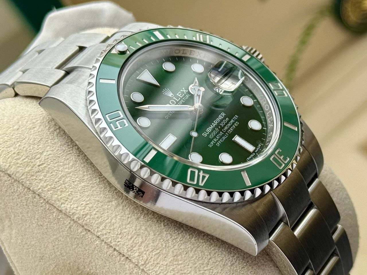 Rolex Submariner Date – Green Dial & Green Bezel Ref:126610LV - Image 2